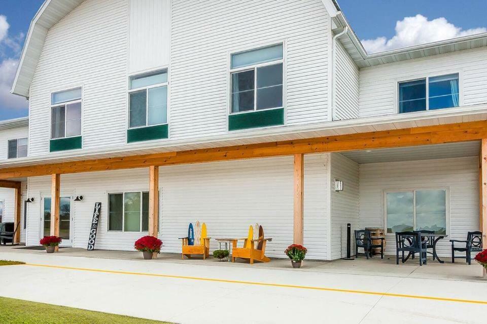 Lakes Inn At Dunvilla エクステリア 写真
