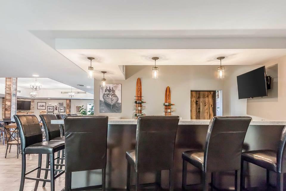 Lakes Inn At Dunvilla エクステリア 写真